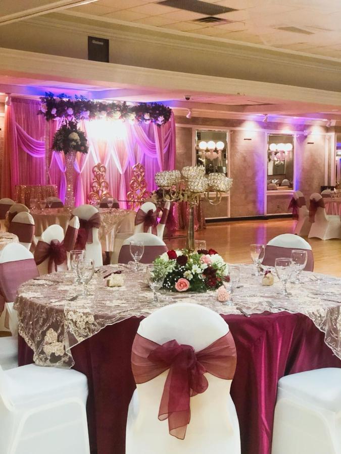 Victoria Palms And