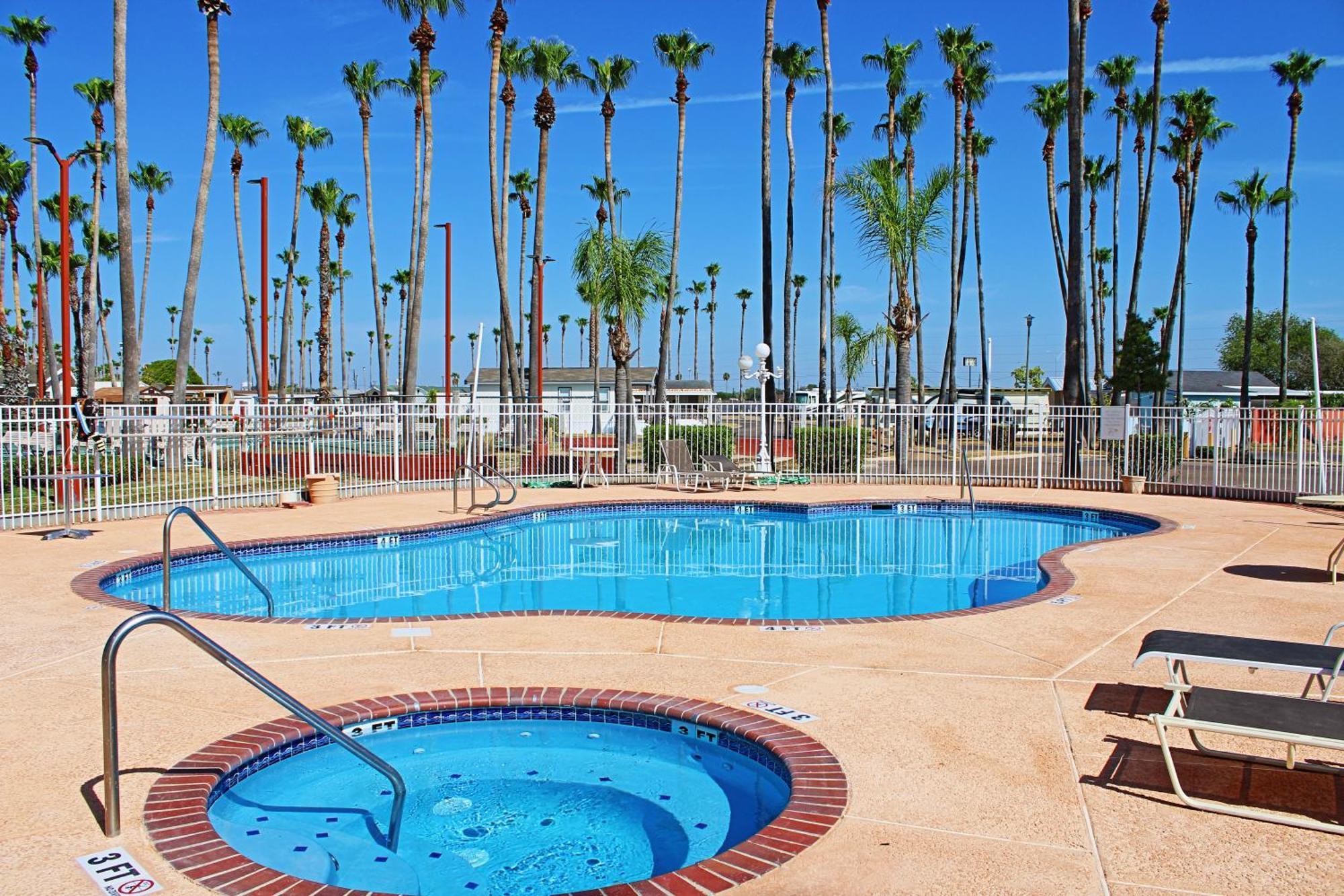 Hotel Victoria Palms And