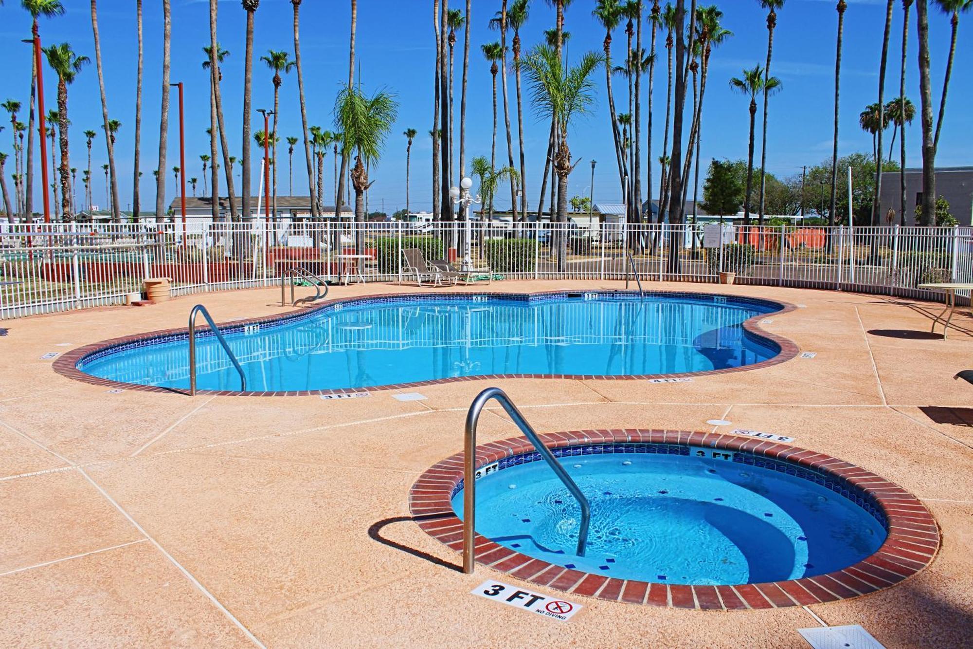 Hotel Victoria Palms And 3*